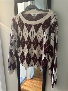 H&M Harry Potter Hogwarts Burgundy and Cream Argyle Crewneck Sweater